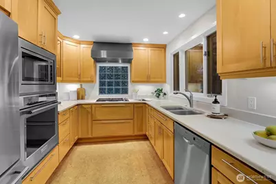 10527 23rd Avenue NE, Seattle, WA 98125 - Photo 9