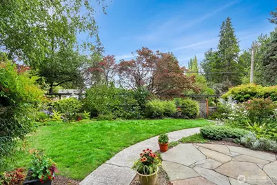 10527 23rd Avenue NE, Seattle, WA 98125 - Photo 25