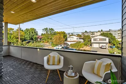 9251 Palatine Avenue N, Seattle, WA 98103 - Photo 15