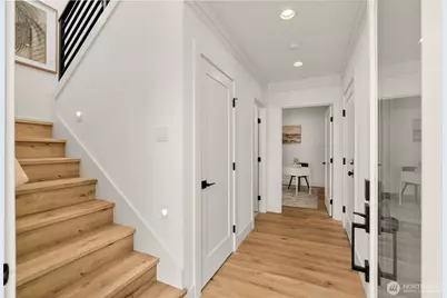 9251 Palatine Avenue N, Seattle, WA 98103 - Photo 3