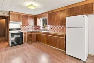 9555 College Way N, Seattle, WA 98103 - Photo 11