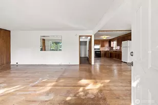 9555 College Way N, Seattle, WA 98103 - Photo 5