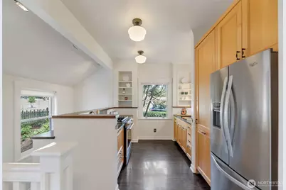 8057 12th Avenue NE, Seattle, WA 98115 - Photo 9