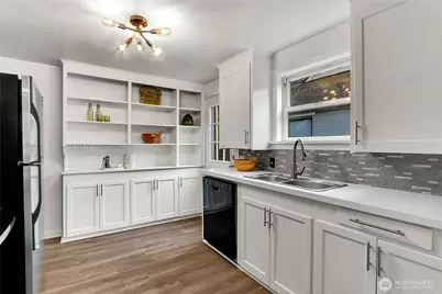 2157 Dexter Avenue N, Seattle, WA 98109 - Photo 13
