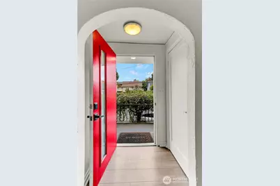 2157 Dexter Avenue N, Seattle, WA 98109 - Photo 5