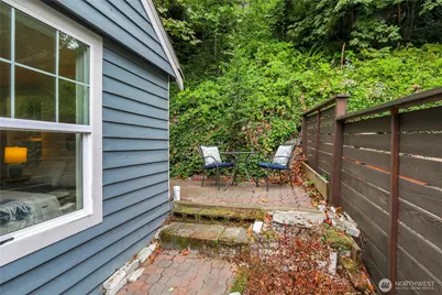 2157 Dexter Avenue N, Seattle, WA 98109 - Photo 3