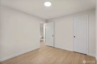 13525 Wallingford Avenue N, Seattle, WA 98133 - Photo 15