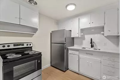 13525 Wallingford Avenue N, Seattle, WA 98133 - Photo 7