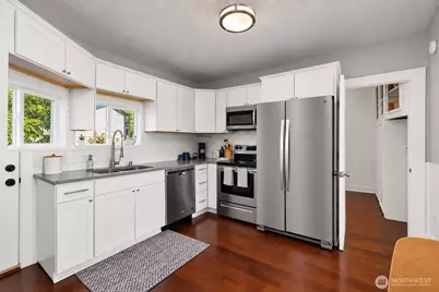 8143 10th Avenue SW, Seattle, WA 98106 - Photo 13