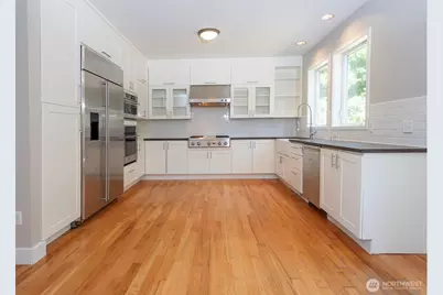 5110 Palatine Avenue N, Seattle, WA 98103 - Photo 9