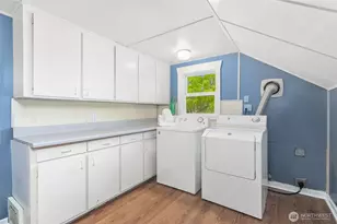 768 N 75th St, Seattle, WA 98103 - Photo 31