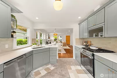 7534 Jones Avenue NW, Seattle, WA 98117 - Photo 9