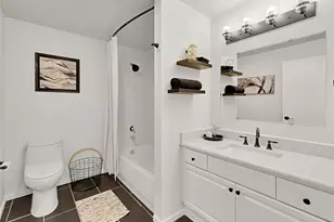 500 Aloha St, Seattle, WA 98109 - Photo 17