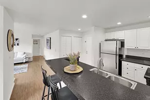 500 Aloha St, Seattle, WA 98109 - Photo 9