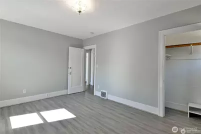 328 NE 52nd Street, Seattle, WA 98105 - Photo 15