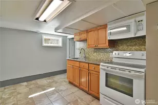328 NE 52nd St, Seattle, WA 98105 - Photo 25