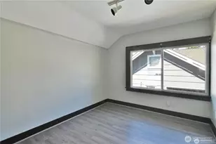 328 NE 52nd St, Seattle, WA 98105 - Photo 23