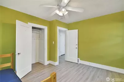 328 NE 52nd Street, Seattle, WA 98105 - Photo 17