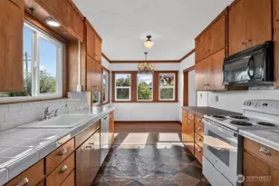 529 E 11th St, Port Angeles, WA 98362 - Photo 15