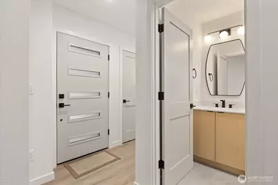 10748 Interlake Avenue N, Seattle, WA 98133 - Photo 5