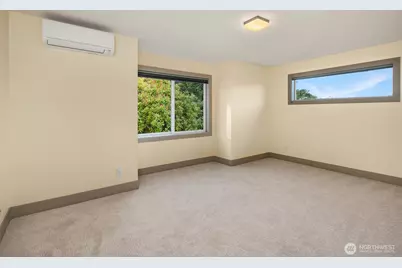 2619 Warren Avenue N, Seattle, WA 98109 - Photo 33