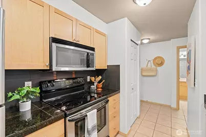 9057 Greenwood Avenue N #306, Seattle, WA 98103 - Photo 11
