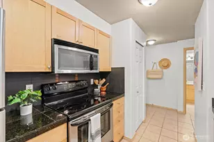 9057 Greenwood Ave N, Seattle, WA 98103 - Photo 11
