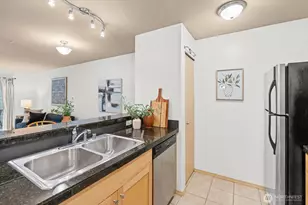9057 Greenwood Ave N, Seattle, WA 98103 - Photo 9