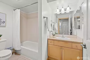 9057 Greenwood Ave N, Seattle, WA 98103 - Photo 15