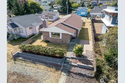 1812 W 5th St, Port Angeles, WA 98363 - Photo 3