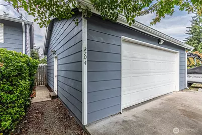 2704 180th Avenue E, Lake Tapps, WA 98391 - Photo 3