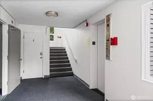 12701 NE 9th Pl, Bellevue, WA 98005 - Photo 17