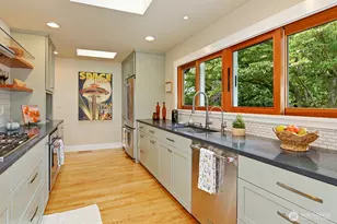 124 N 180th St, Shoreline, WA 98133 - Photo 9
