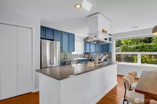 2537 NE 97th St, Seattle, WA 98115 - Photo 9
