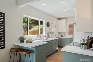 4015 Burton Pl W, Seattle, WA 98199 - Photo 3