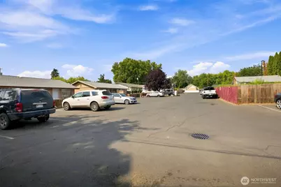 1403 S 18th Avenue, Yakima, WA 98902 - Photo 17