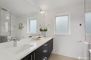 728 3rd Ave N, Seattle, WA 98109 - Photo 17