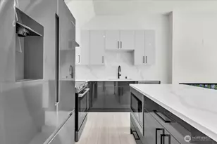 7005 NE 182nd St, Kenmore, WA 98028 - Photo 1