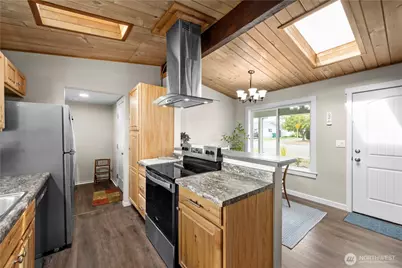 1418 Hillcrest Parkway, Mount Vernon, WA 98274 - Photo 9