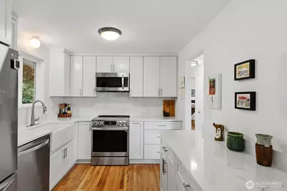 5625 SW Teig Place, Seattle, WA 98116 - Photo 9