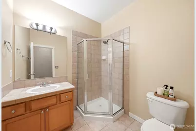 24750 NE 3rd Place, Sammamish, WA 98074 - Photo 19