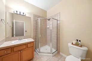 24750 NE 3rd Pl, Sammamish, WA 98074 - Photo 19