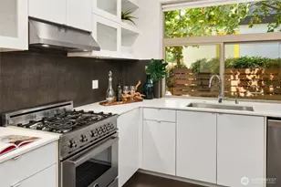 4112 Linden Ave N, Seattle, WA 98103 - Photo 11