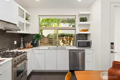 4112 Linden Avenue N #A, Seattle, WA 98103 - Photo 13