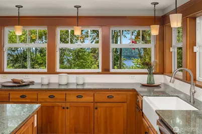 8105 SE 44th Street, Mercer Island, WA 98040 - Photo 17
