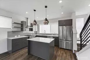 3821 S Cloverdale St, Seattle, WA 98118 - Photo 11