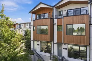 3821 S Cloverdale St, Seattle, WA 98118 - Photo 33