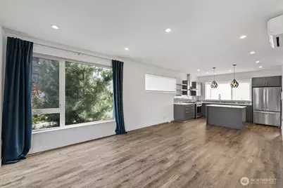 3821 S Cloverdale St, Seattle, WA 98118 - Photo 3