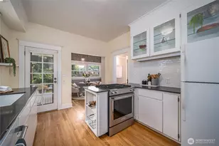 2428 5th Ave W, Seattle, WA 98119 - Photo 9