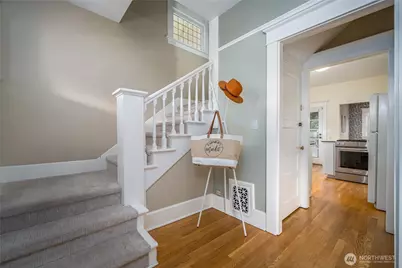 2428 5th Avenue W, Seattle, WA 98119 - Photo 3